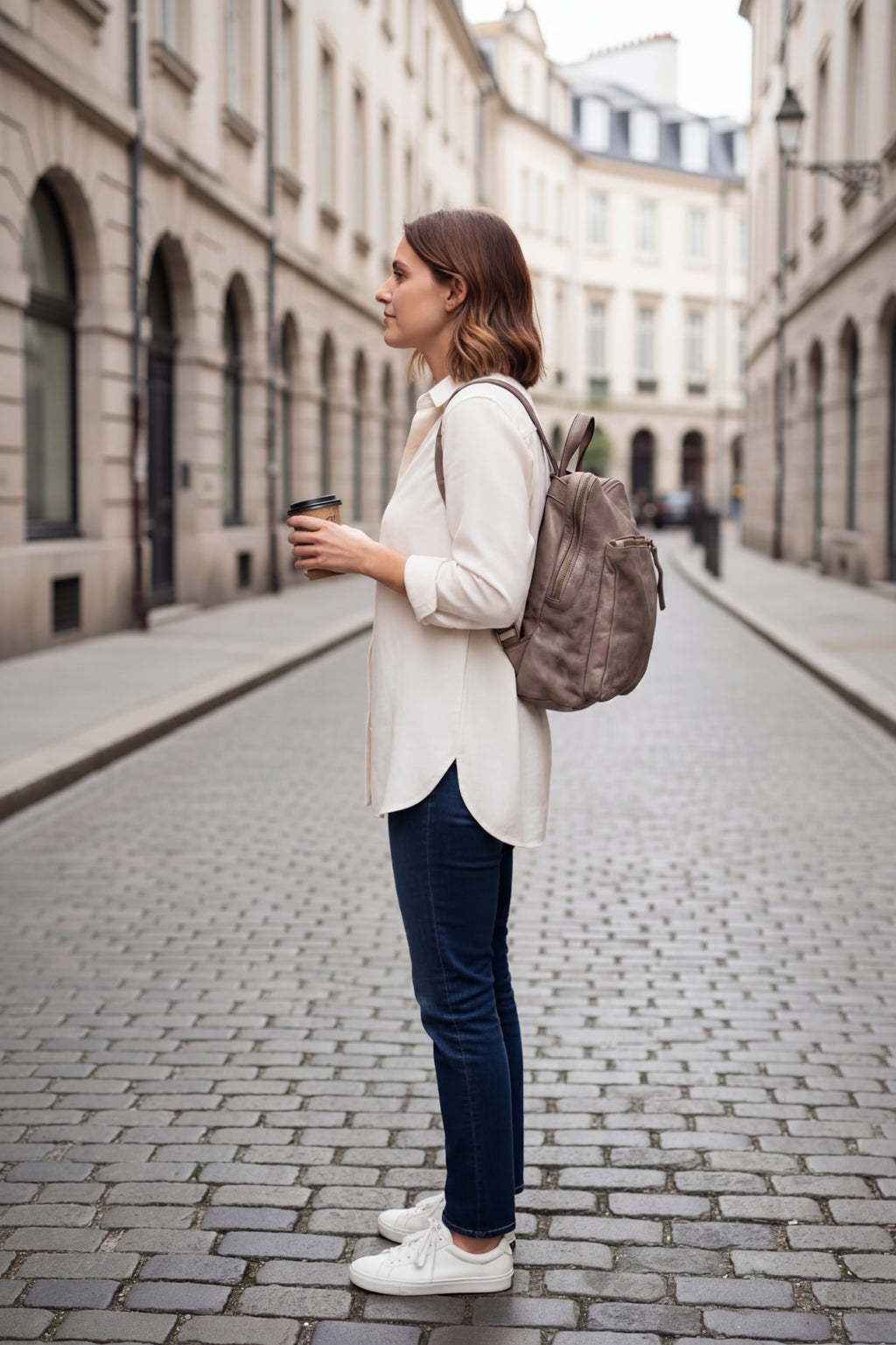 Kleiner Leder-Rucksack wandelbar taupe
