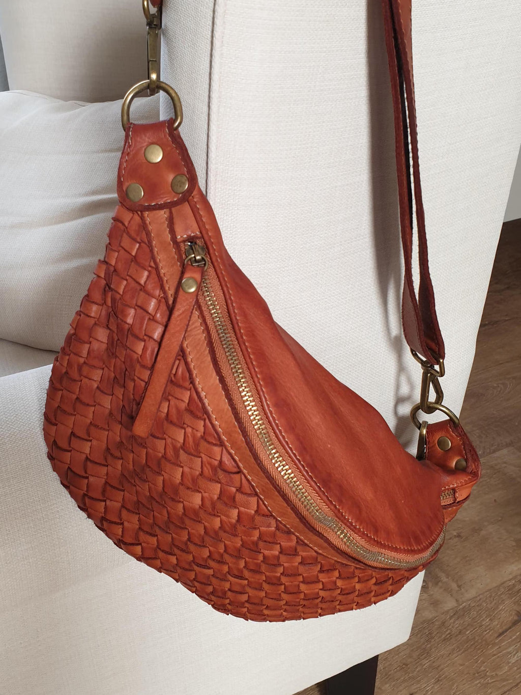 Leder-Bauchtasche geflochten taupe
