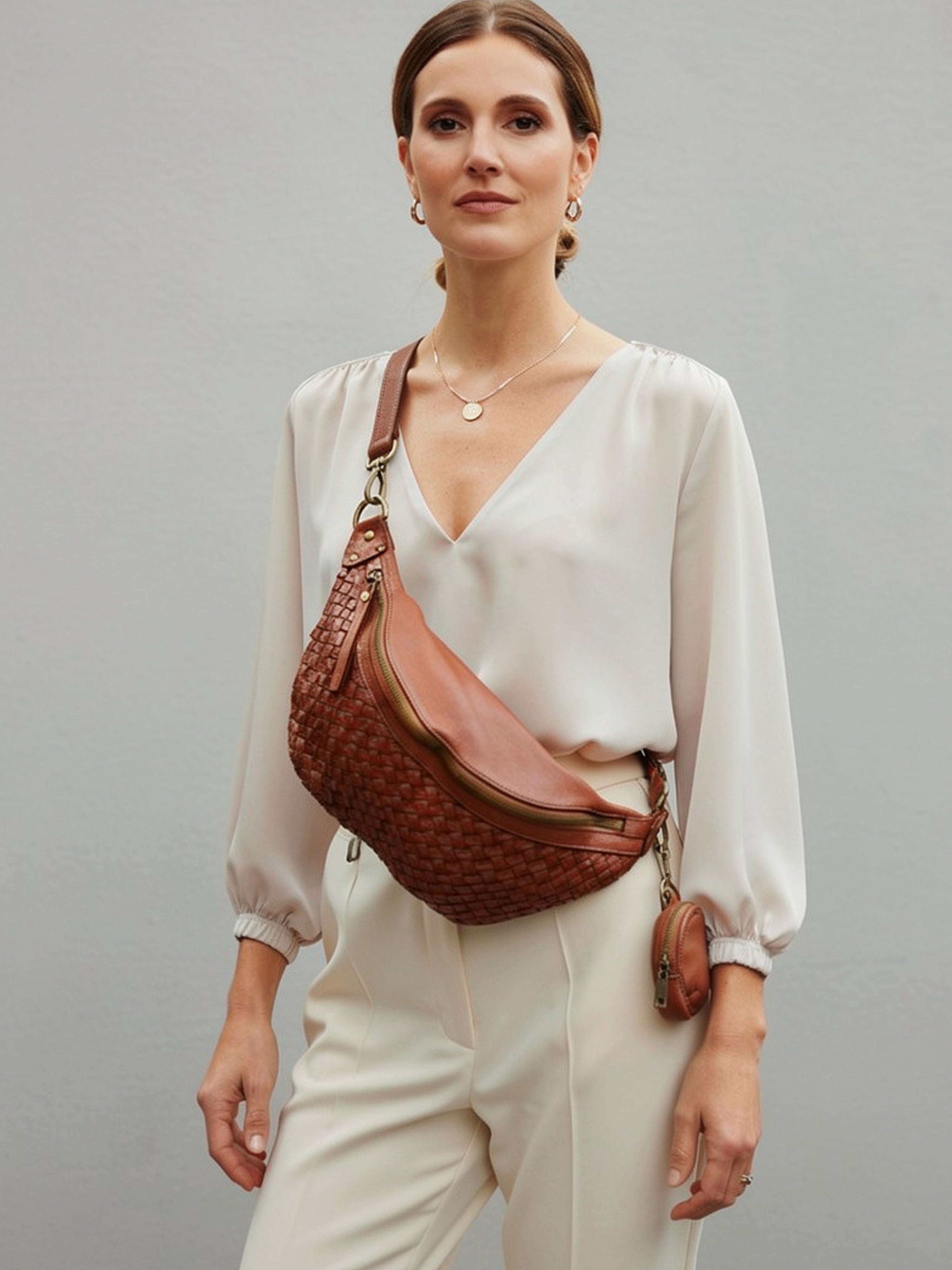 Leder-Bauchtasche geflochten cognac