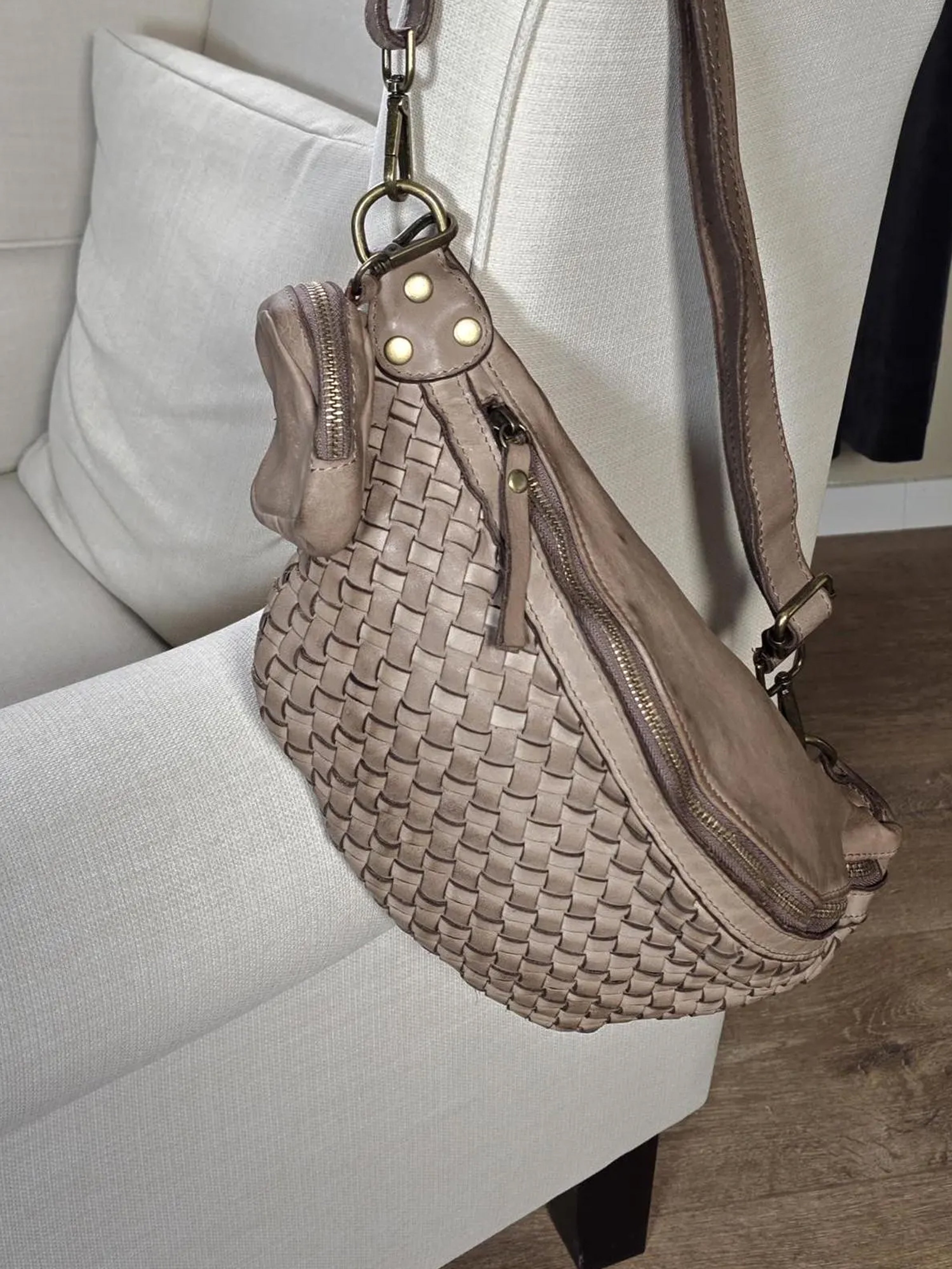 Leder-Bauchtasche geflochten taupe